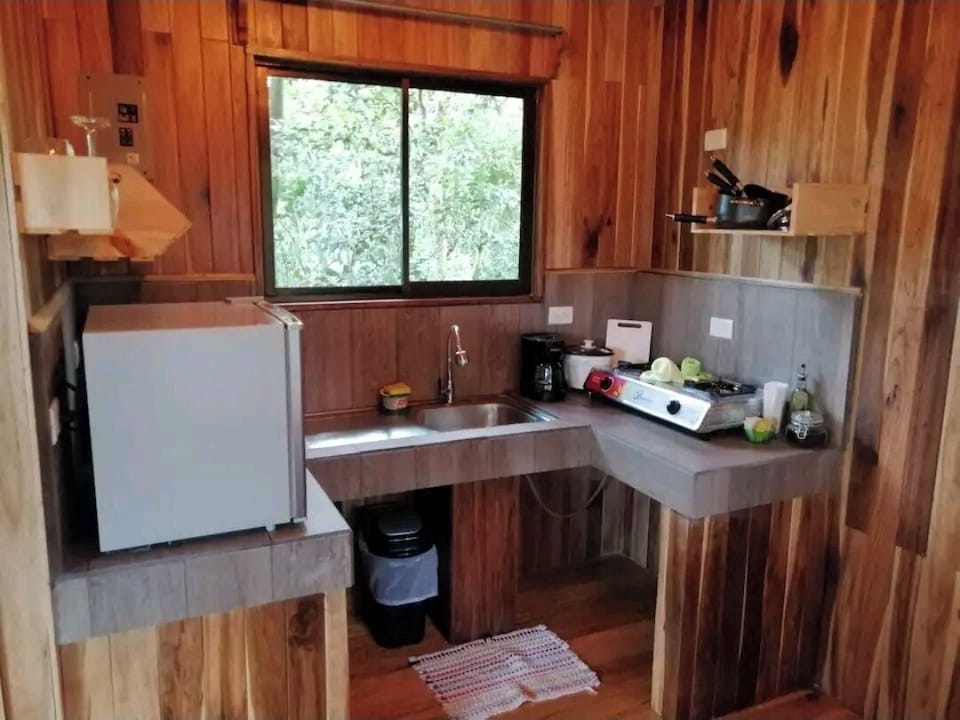 Panoramic Tree House, Balcony, Mountain View (Mono Aullador) | Private kitchen