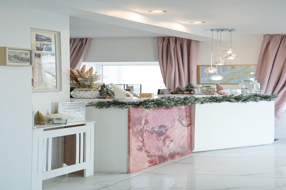 Entrance / Reception