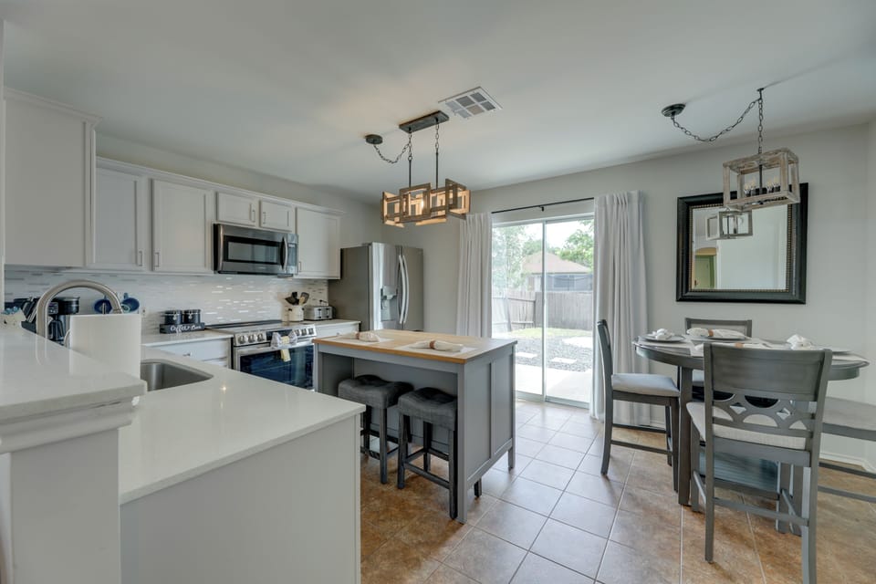 Dining Area & Kitchen