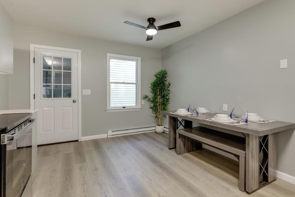 Dining Area | Dishware/Flatware Provided | Main Level