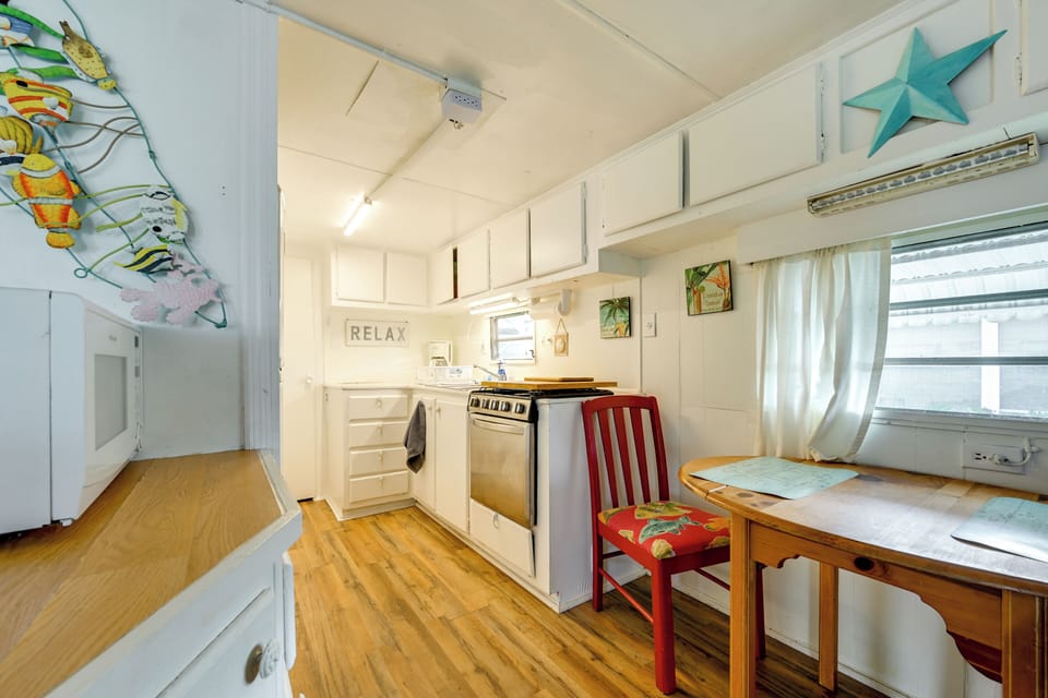 Kitchen & Dining Area