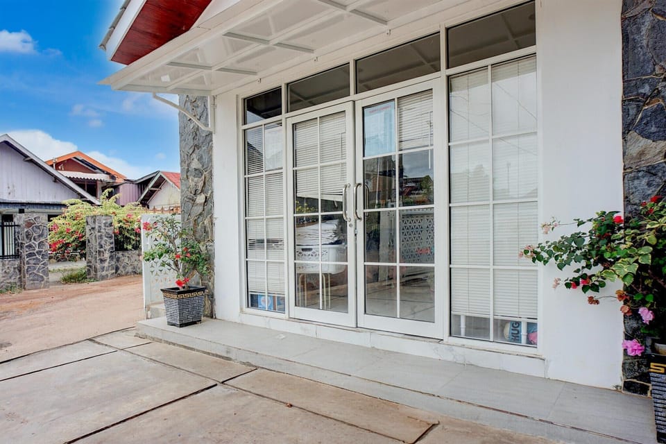 Entrance / Reception