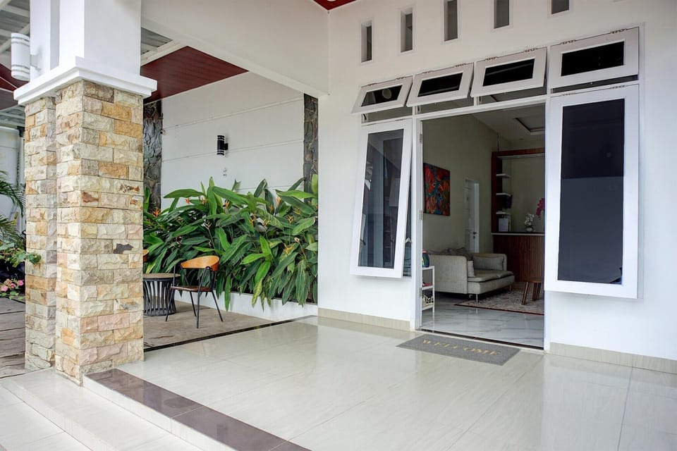 Entrance / Reception