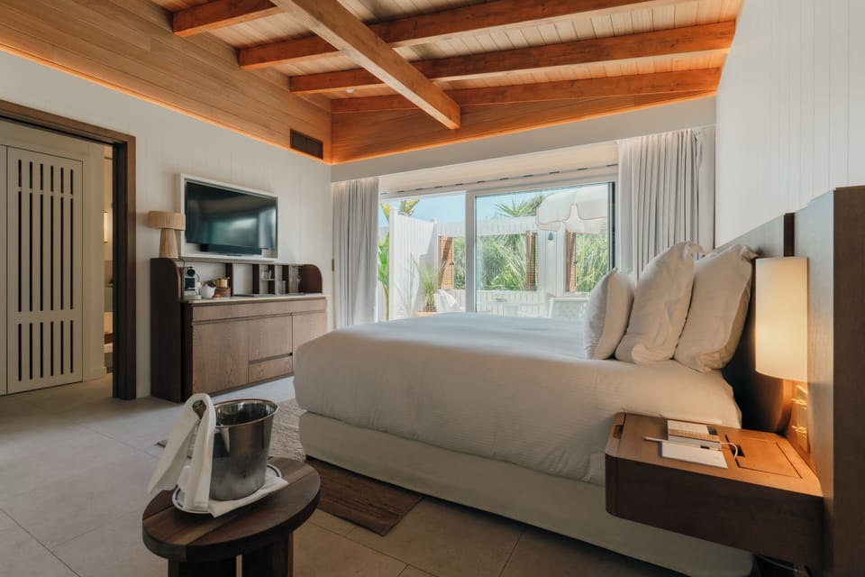Free minibar, in-room safe, blackout drapes, soundproofing