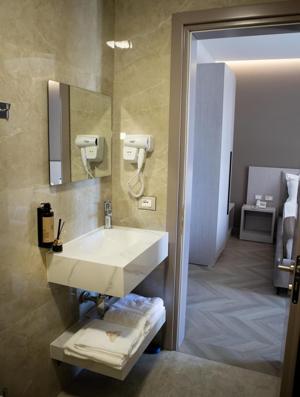 Double or Twin Room | Bathroom | Soap, shampoo, toilet paper