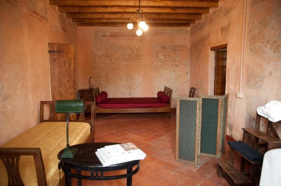Deluxe Suite, Garden View | Interior