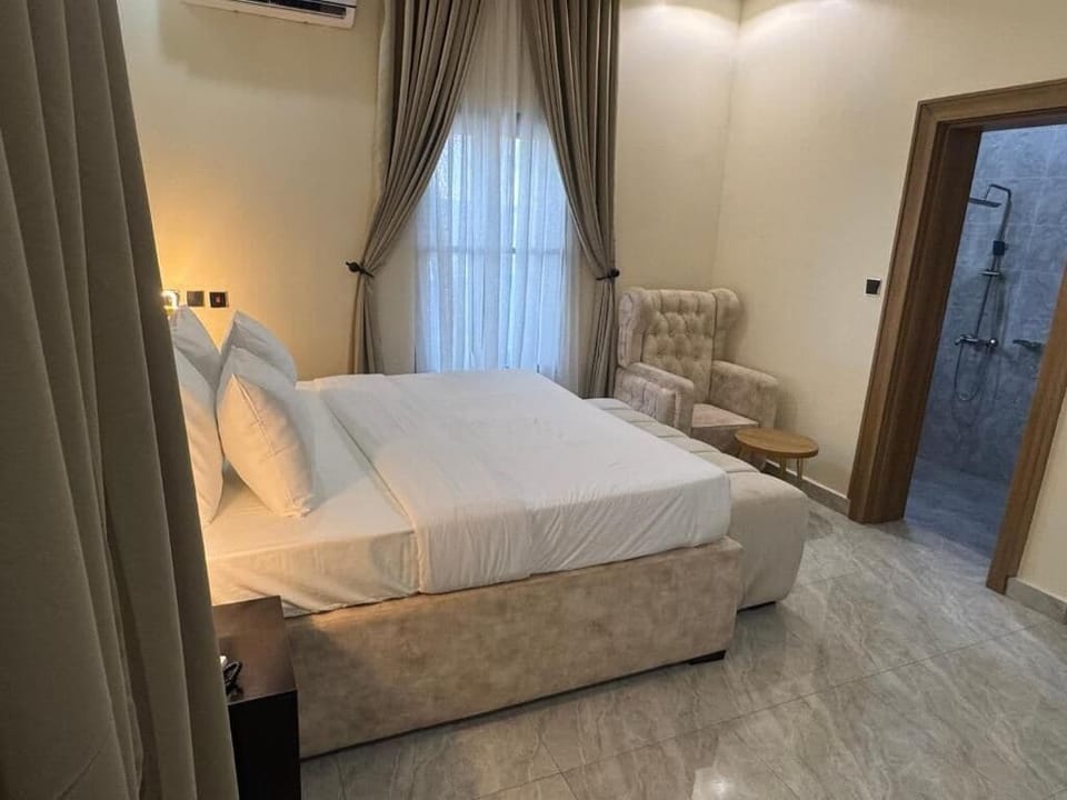 Deluxe Room, Balcony, City View | Desk, laptop workspace, blackout drapes, soundproofing