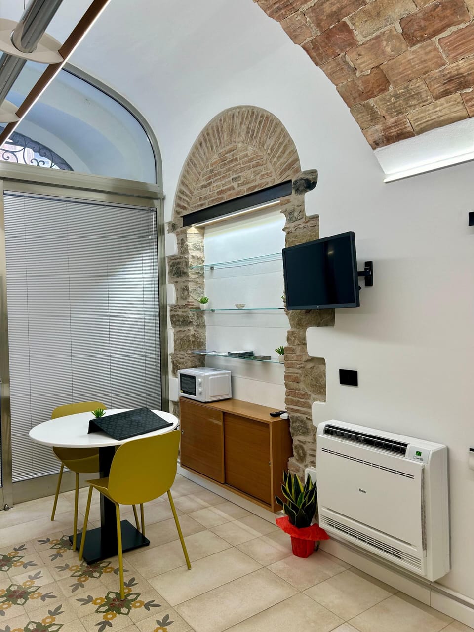 Luxury Studio | Dining