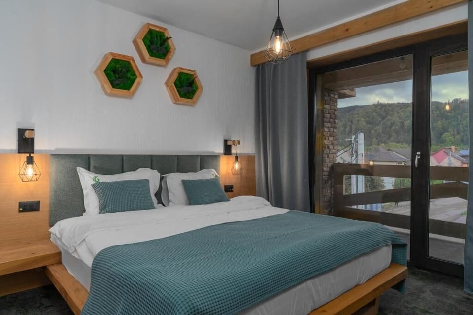 In-room safe, laptop workspace, soundproofing, free WiFi