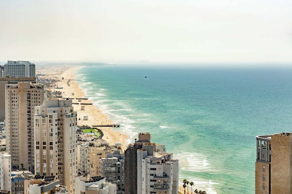 Luxury 5BR PH Balcony Jacuzzi w Mamad Apartment in Tel Aviv District