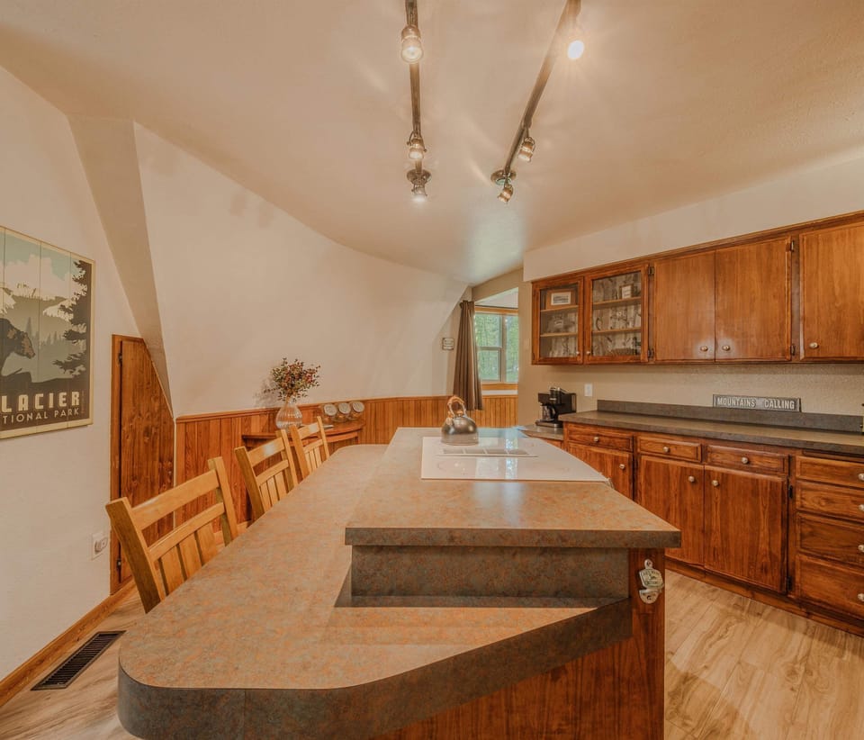 Cabin, Multiple Beds, Fireplace, Garden View (Gateway to Glacier) | Interior