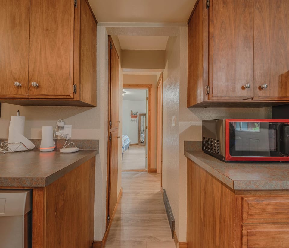 Cabin, Multiple Beds, Fireplace, Garden View (Gateway to Glacier) | Interior