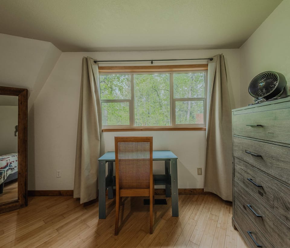 Cabin, Multiple Beds, Fireplace, Garden View (Gateway to Glacier) | Interior