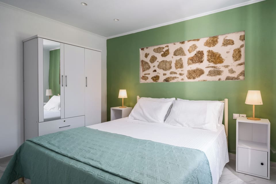 House, Hot Tub, Garden View | In-room safe, iron/ironing board, free WiFi