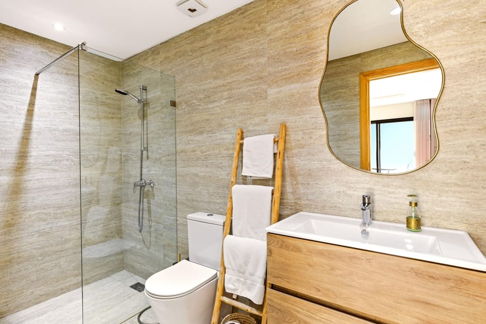 Family Suite, Ensuite | Blackout drapes, soundproofing, iron/ironing board, free WiFi