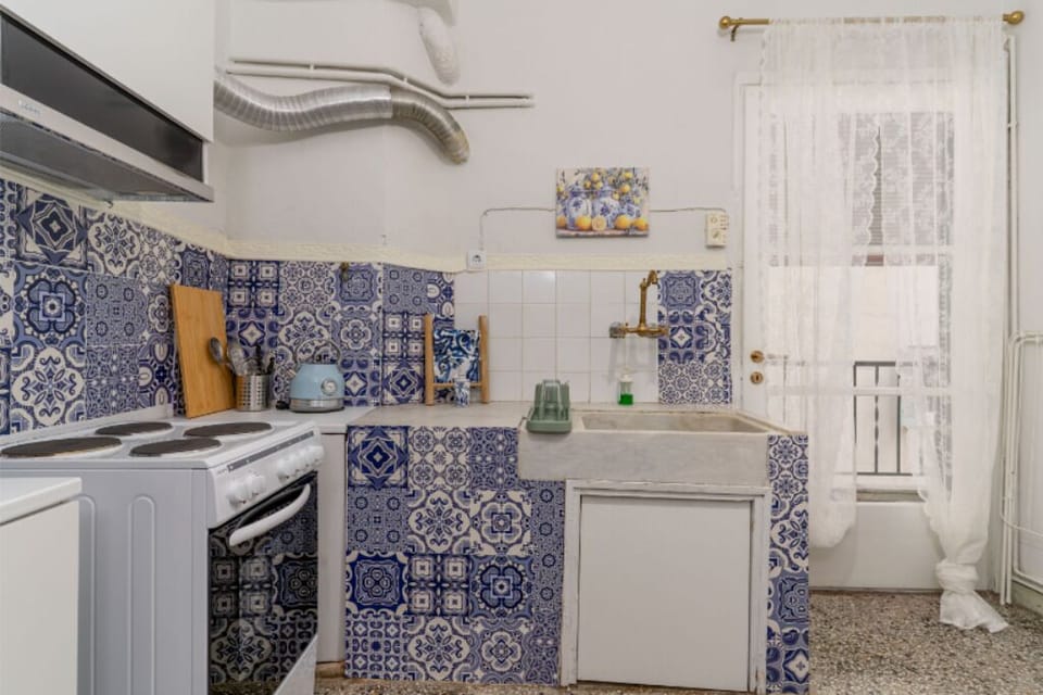 Comfort Apartment, 2 Bedrooms, Balcony, City View | Private kitchen