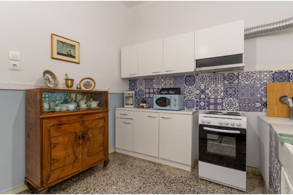 Comfort Apartment, 2 Bedrooms, Balcony, City View | Private kitchen
