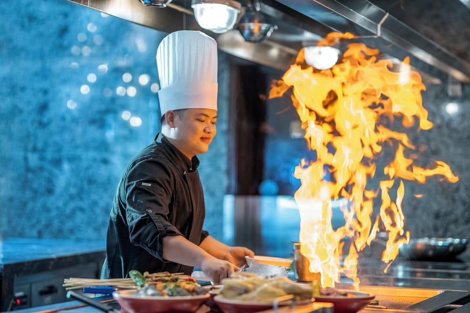 3 restaurants; breakfast, lunch, and dinner served
