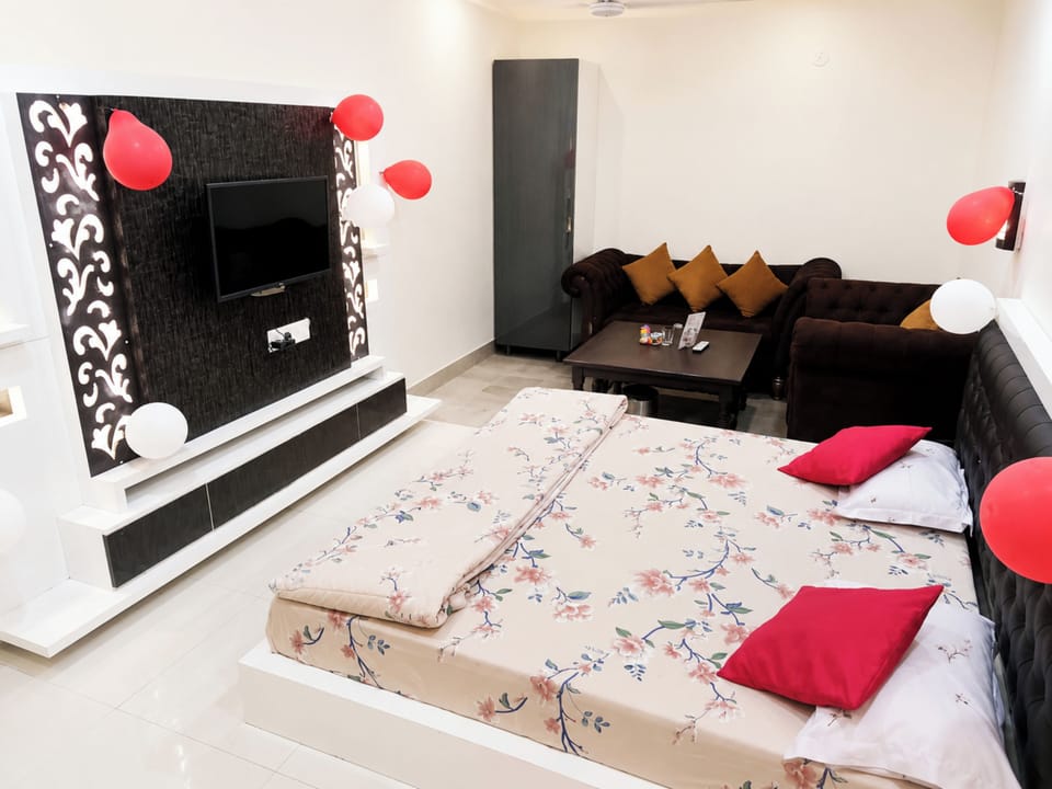 Premium Double Room, Air conditioning | Hypo-allergenic bedding, desk, free WiFi