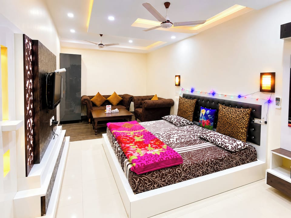 Deluxe Double Room, Air conditioning | Hypo-allergenic bedding, desk, free WiFi