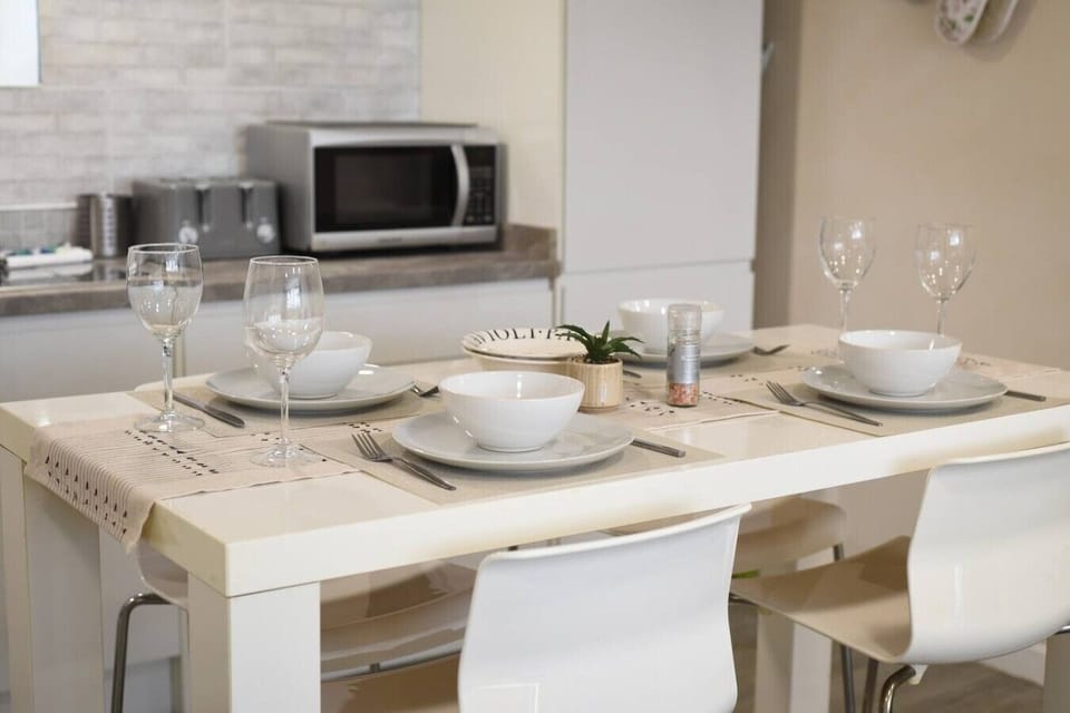 Kitchen/Dining Area