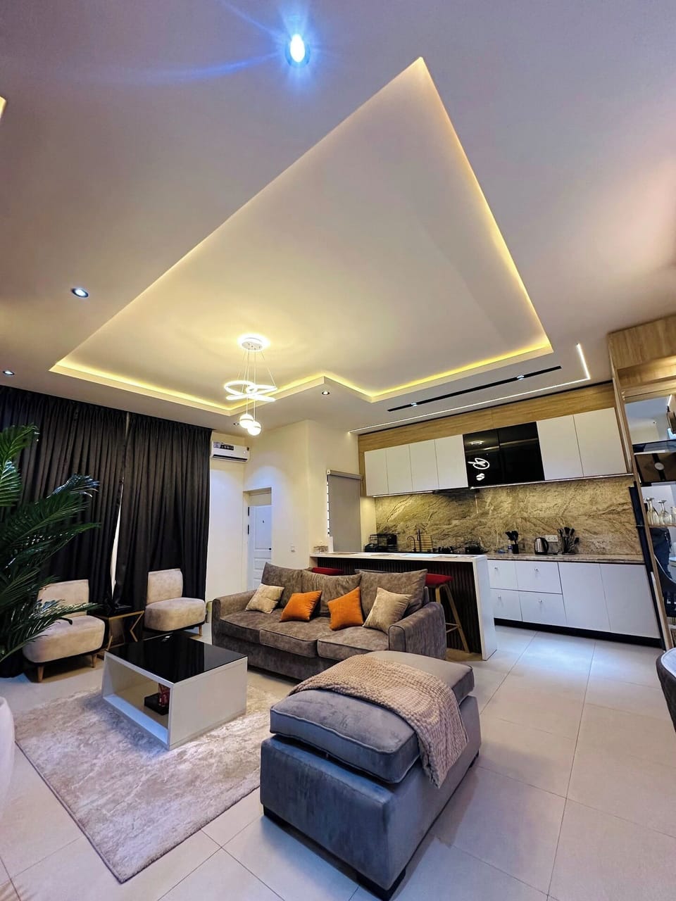 Deluxe Apartment, Balcony, City View | Living area