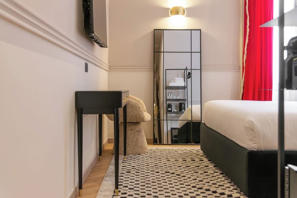 Deluxe Double Room | In-room safe, desk, laptop workspace, blackout drapes