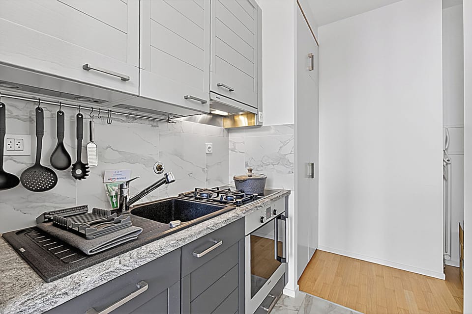 Standard Studio, Balcony, Beachside (Smart Stay Lugano) | Private kitchen | Coffee/tea maker, electric kettle