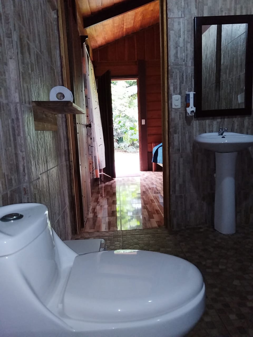 Superior Bungalow | Bathroom | Shower, free toiletries, towels