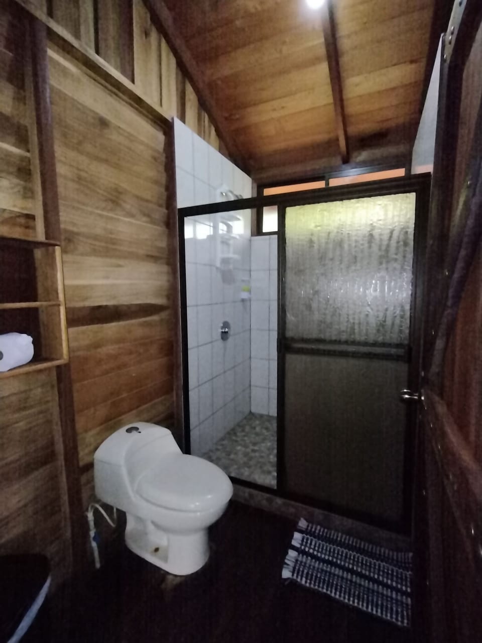 Superior Bungalow | Bathroom | Shower, free toiletries, towels