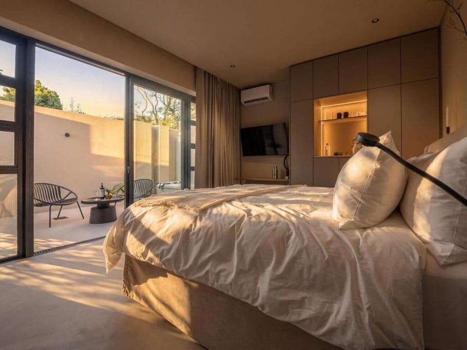 Double or Twin Room | In-room safe, soundproofing, free WiFi