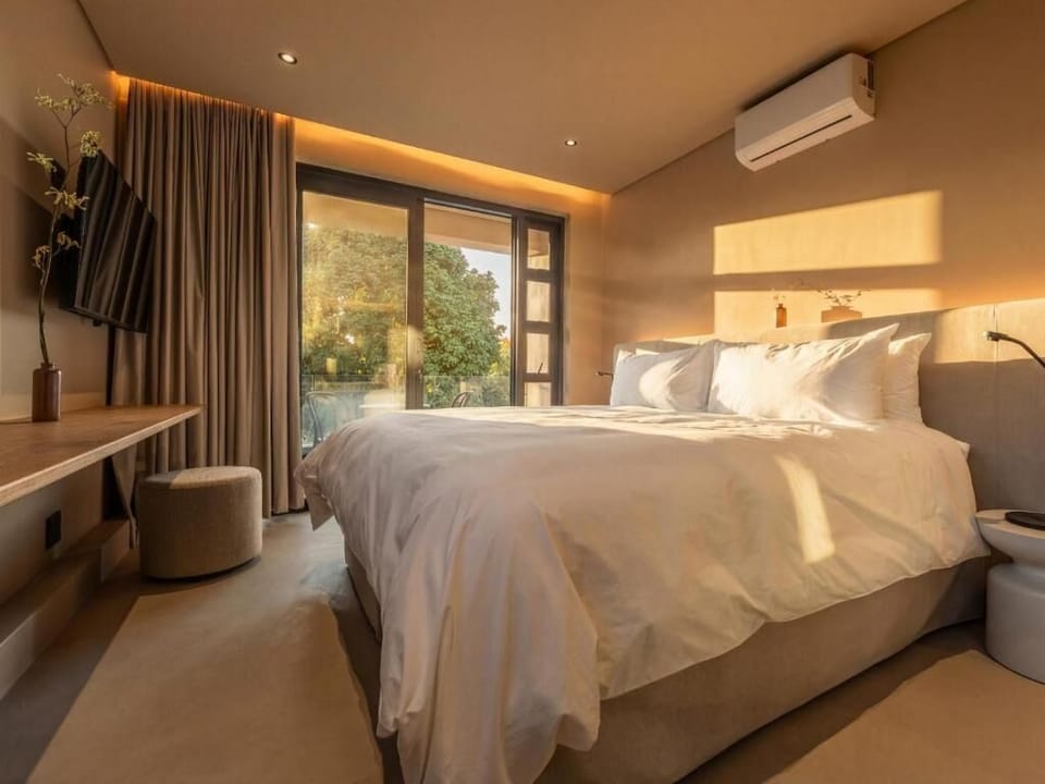 In-room safe, soundproofing, free WiFi
