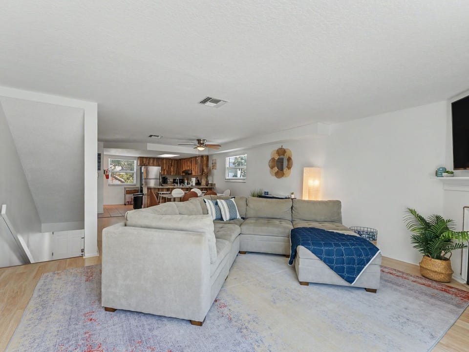 Living Area - 2nd Level