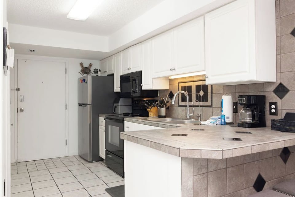 Stocked Kitchen with Eat-In Bar