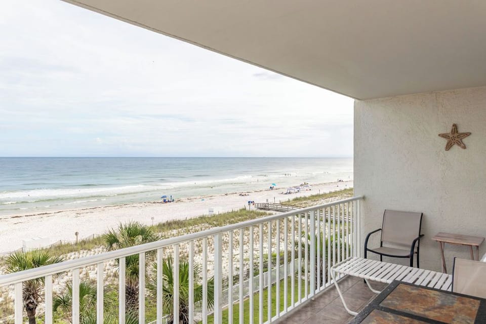 Large Balcony with Seating