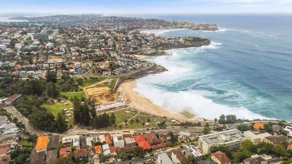 Sydney Coastline: Be surrounded by pristine beaches and enjoy many options.