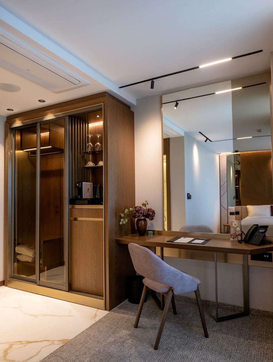 Superior Double Room, Balcony | Interior