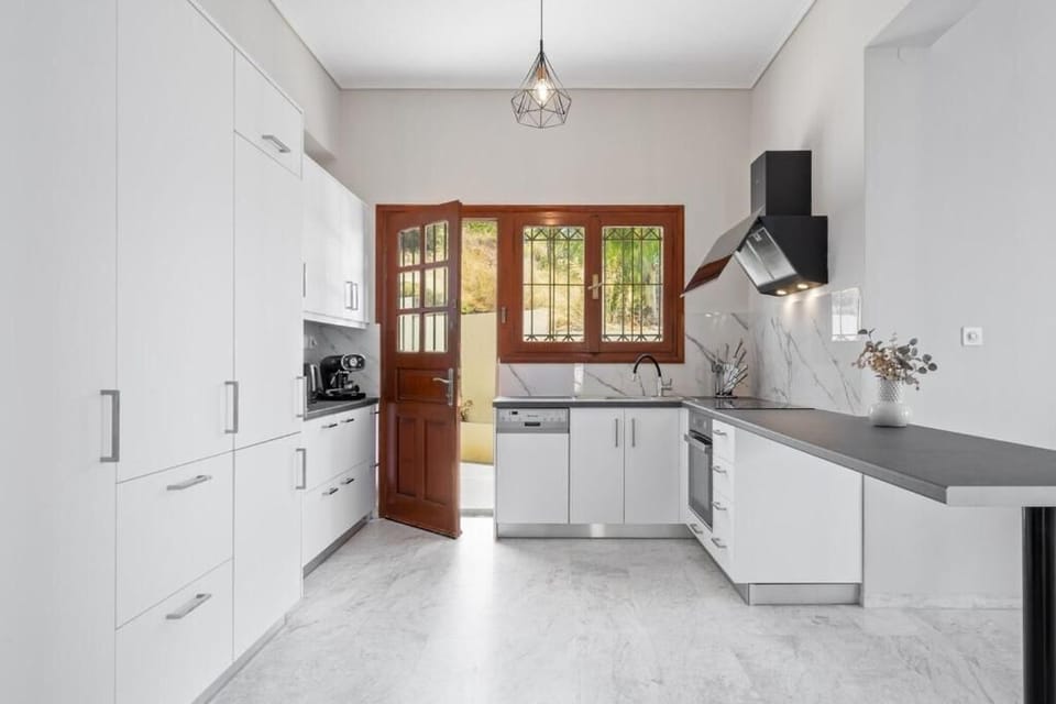 Apartment, Patio, Garden View | Private kitchen | Coffee/tea maker, electric kettle