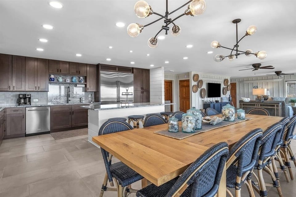 House, 6 Bedrooms | Dining