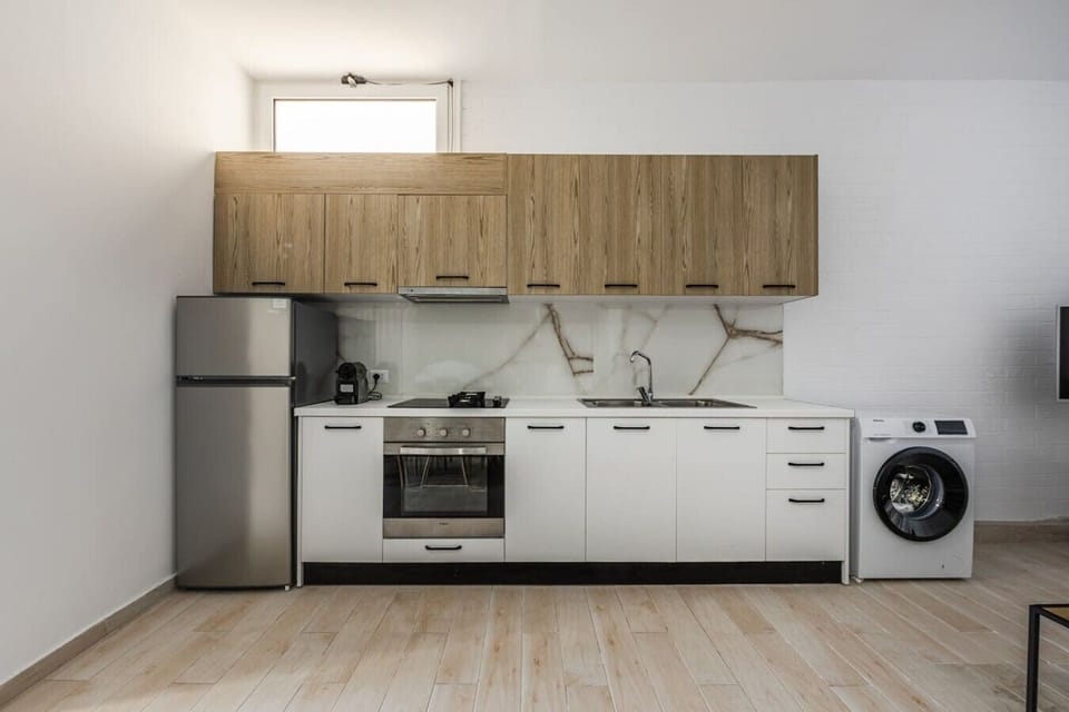 Fully-equipped kitchen