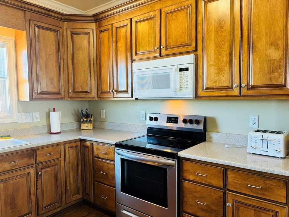 House, 4 Bedrooms | Private kitchen | Coffee/tea maker, fridge, oven, toaster