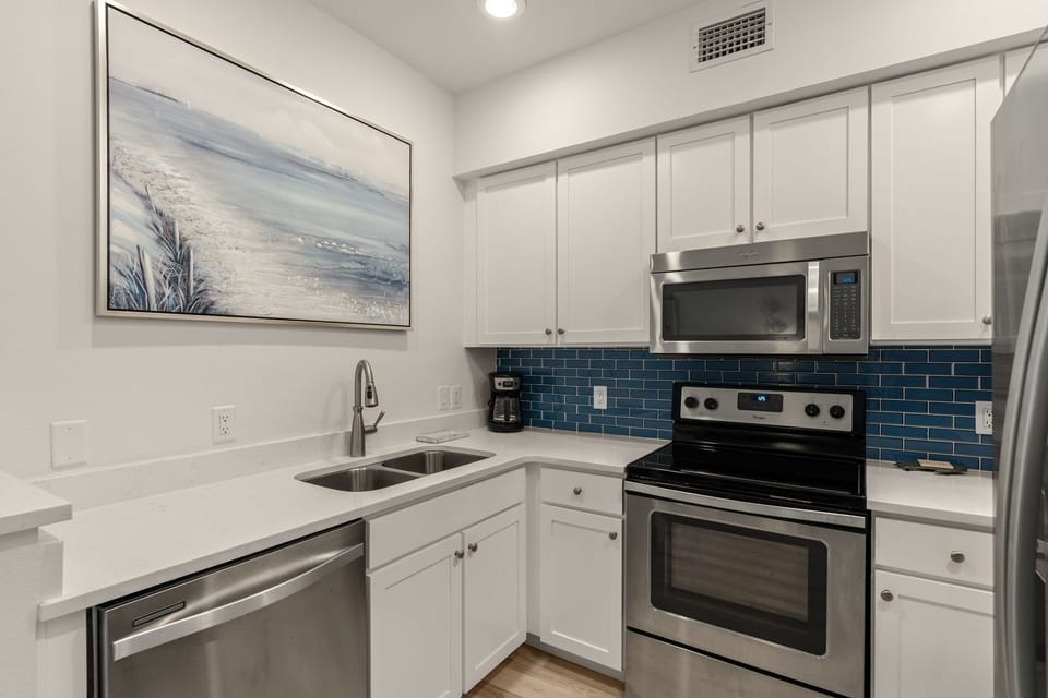 Condo, 3 Bedrooms | Private kitchen | Fridge, oven, coffee/tea maker