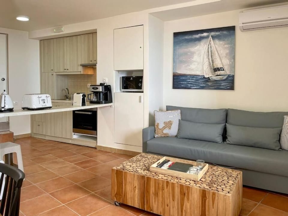 House, Balcony, Sea View | Living area | 50-inch Smart TV with satellite channels, Netflix, streaming services