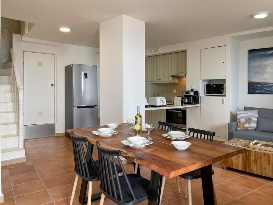 House, Balcony, Sea View | In-room dining