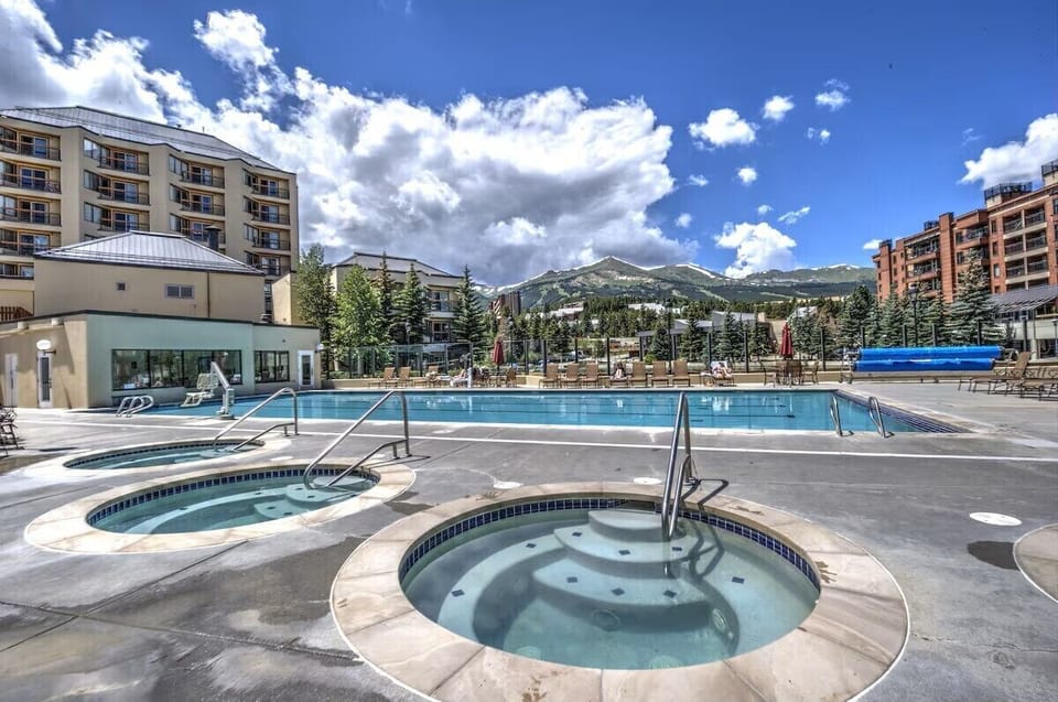 Hot Tub and Pool area
