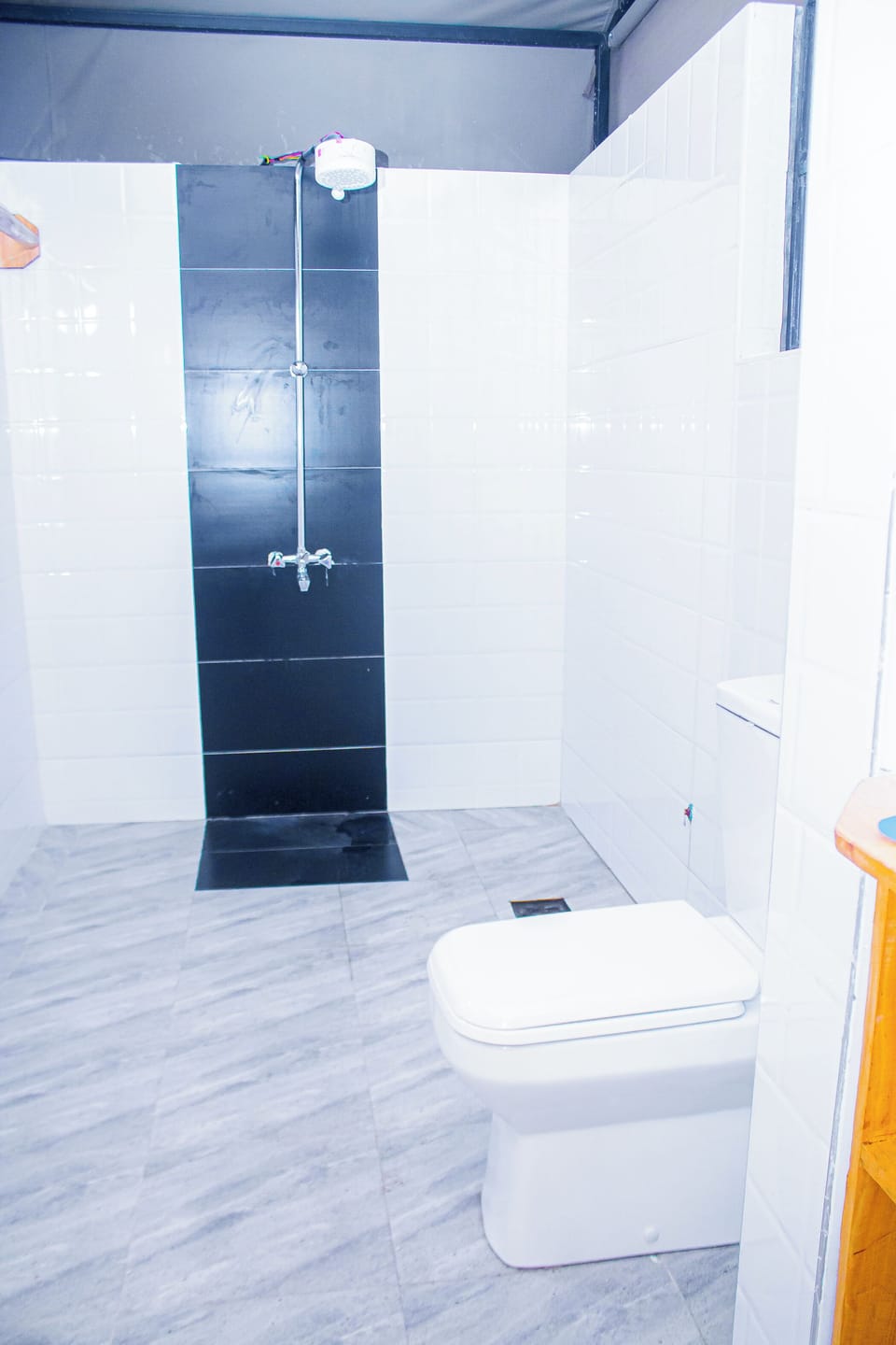 Luxury Cottage, River View | Bathroom | Shower, free toiletries, towels, soap