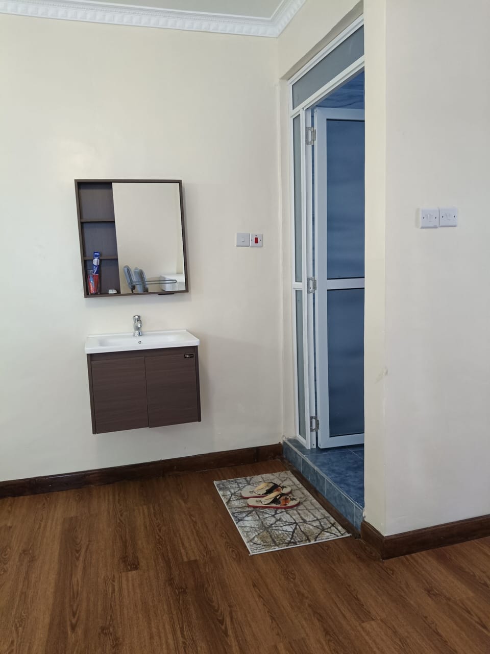 Deluxe Double Room | Bathroom | Shower, free toiletries, towels, soap