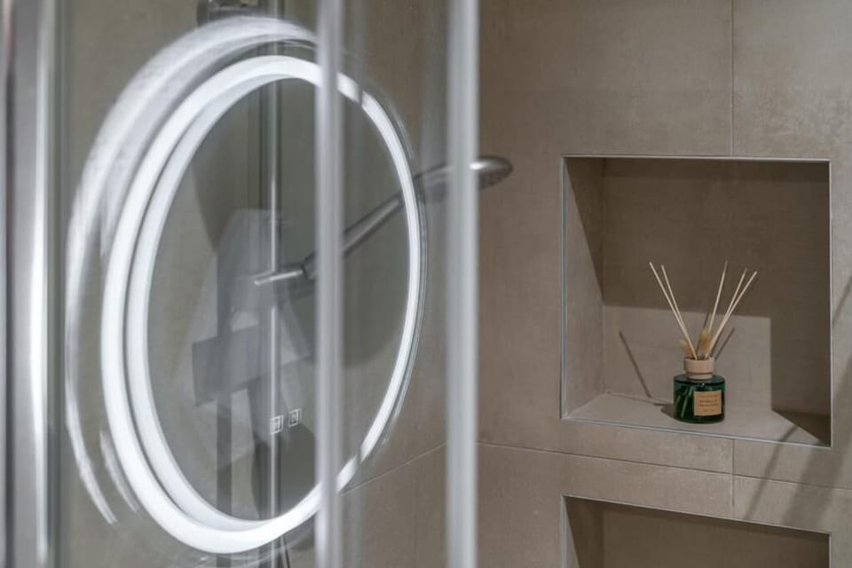 Deluxe Apartment, Balcony, Harbor View | Bathroom