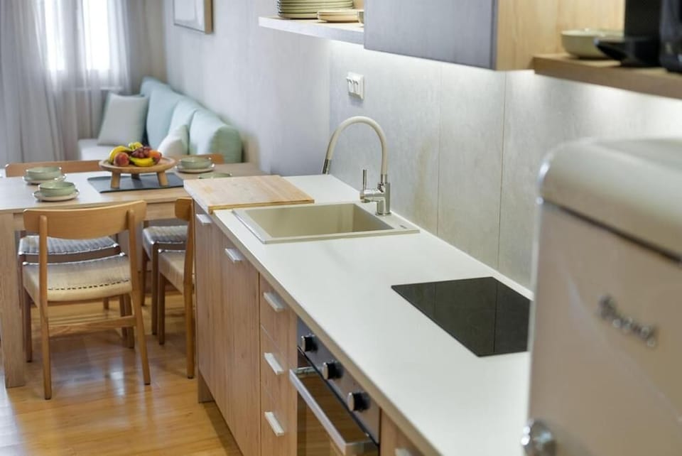 Deluxe Apartment, Balcony, Harbor View | Private kitchen | Coffee/tea maker, electric kettle, toaster
