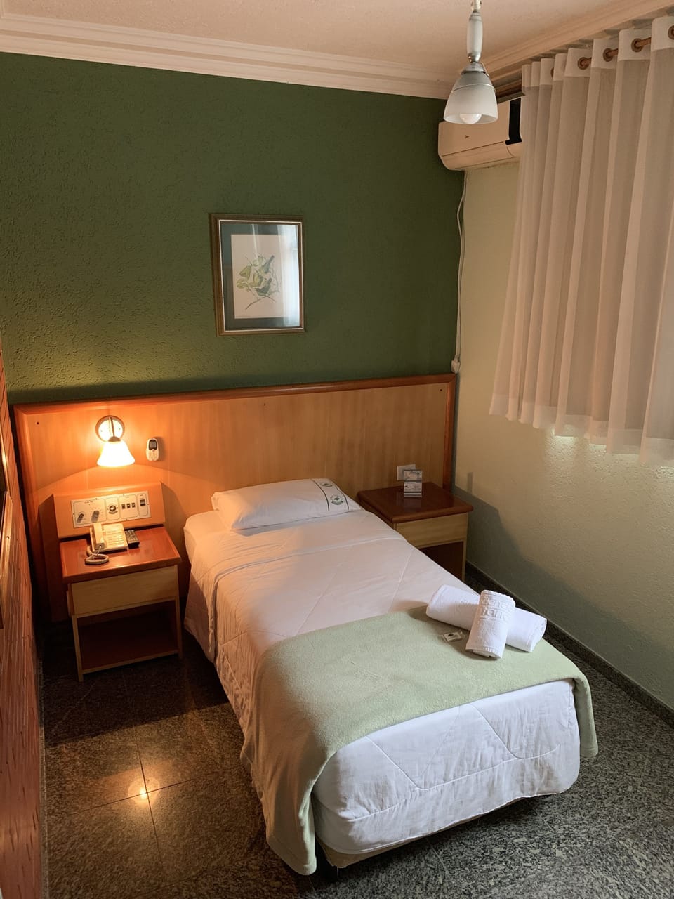 Standard Single Room | Minibar, desk, blackout drapes, iron/ironing board